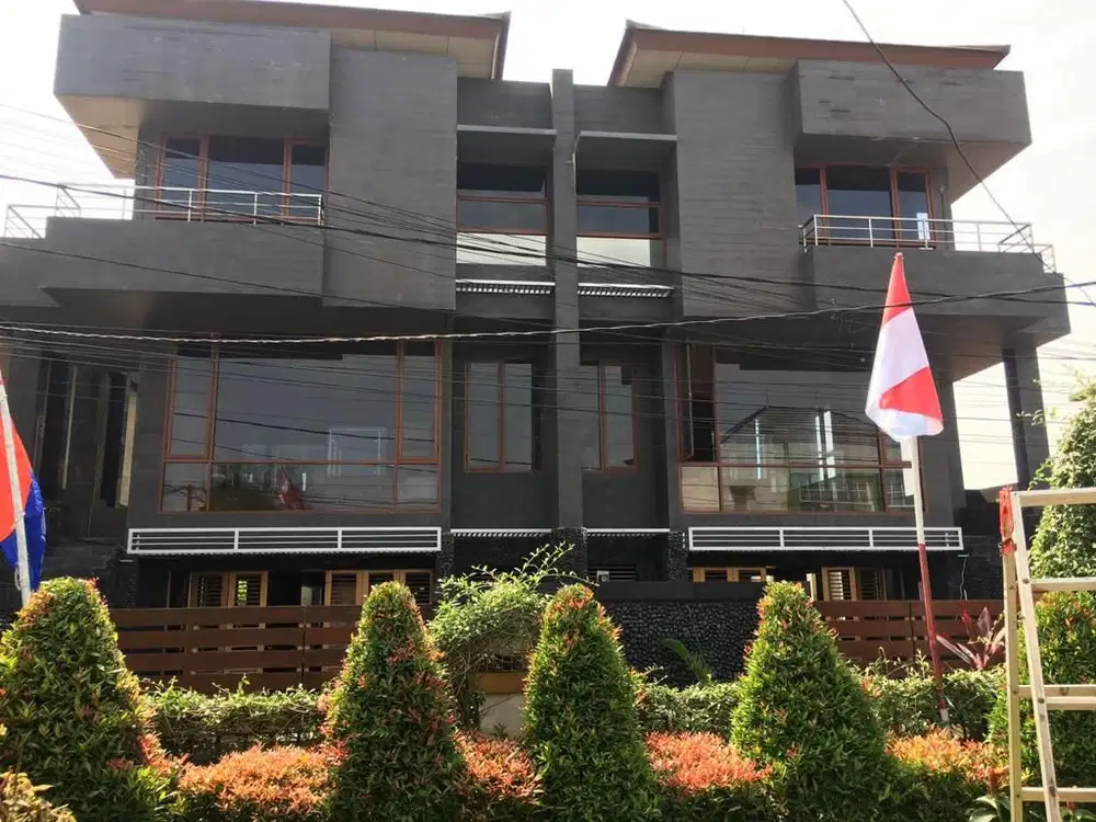 Rumah 3 Lantai Semi Fully Furnished Di Pejaten Jakarta Selatan