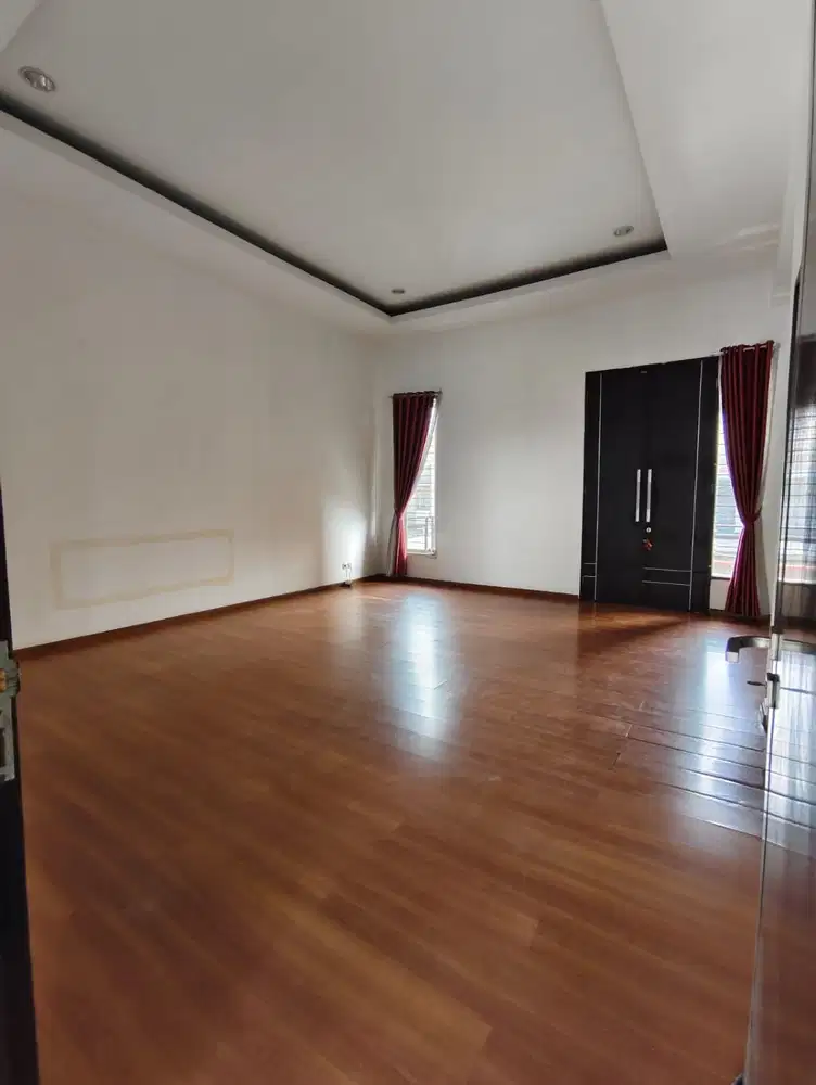 SEWA Rumah mewah strategis 2 lantai nyaman di Mekar Wangi, Bandung