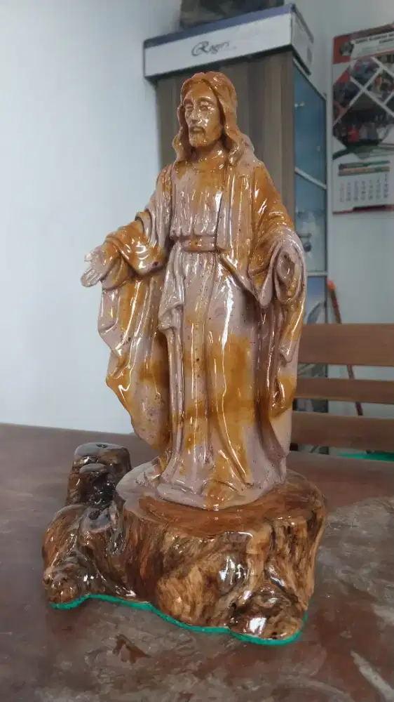 Patung yesus dari batu alam