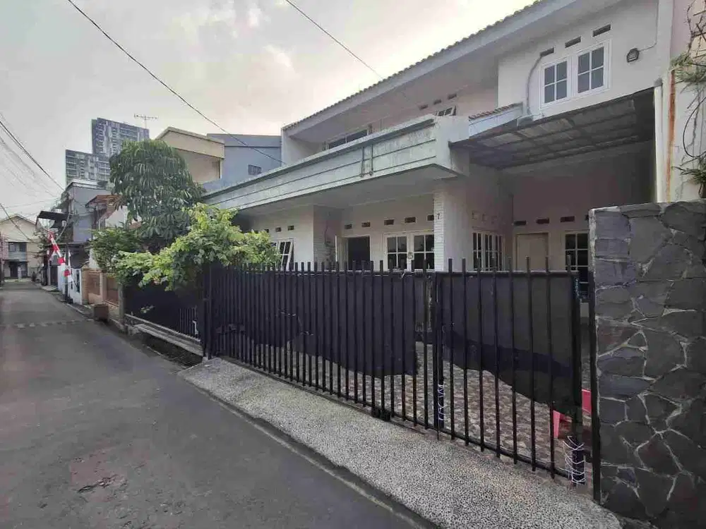 Rumah Bagus 2 Lantai Siap Huni Lokasi strategis di Tebet Jak Sel
