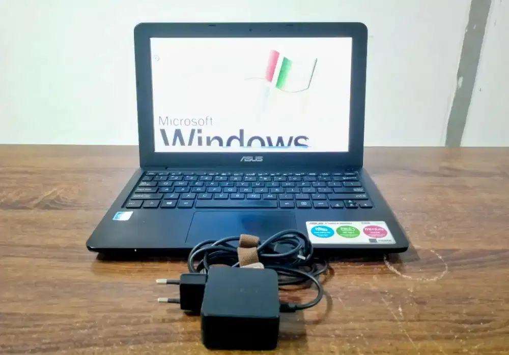 Laptop Asus E202S