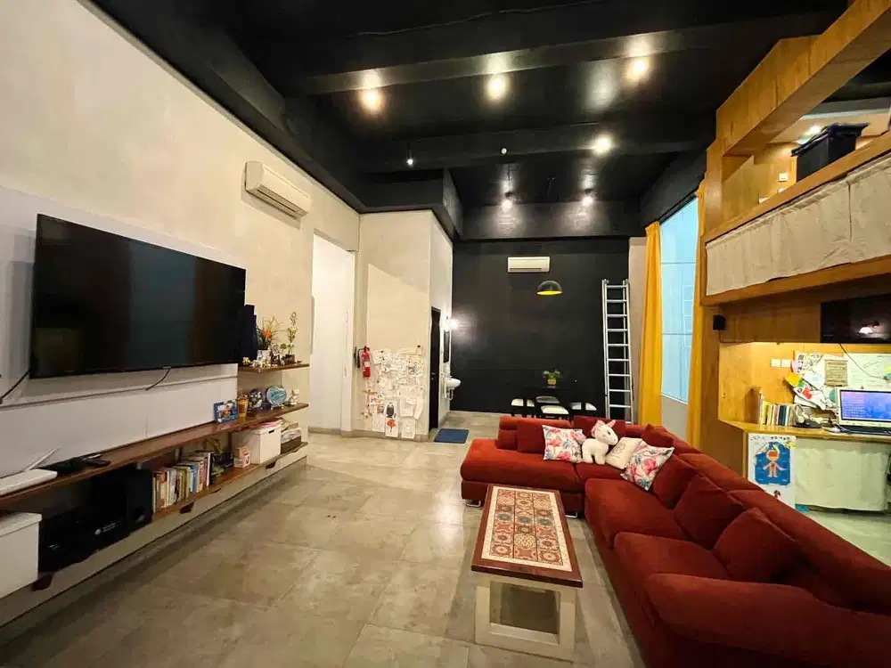 Dijual Villa Komplek The Palace Residence JL Mustang