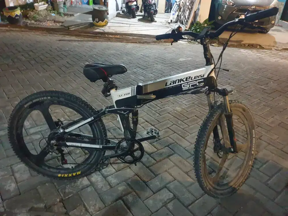 Lankeleisi XT750 Elite White Electric Bike Folding