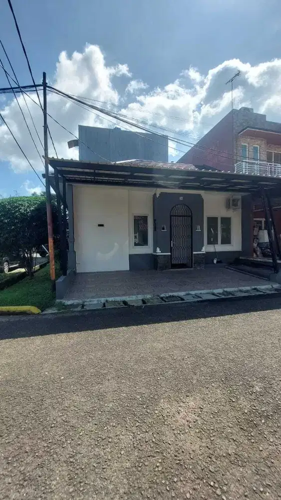 Dijual Rumah Strategis dan Siap Huni di Taman Ubud Karawaci