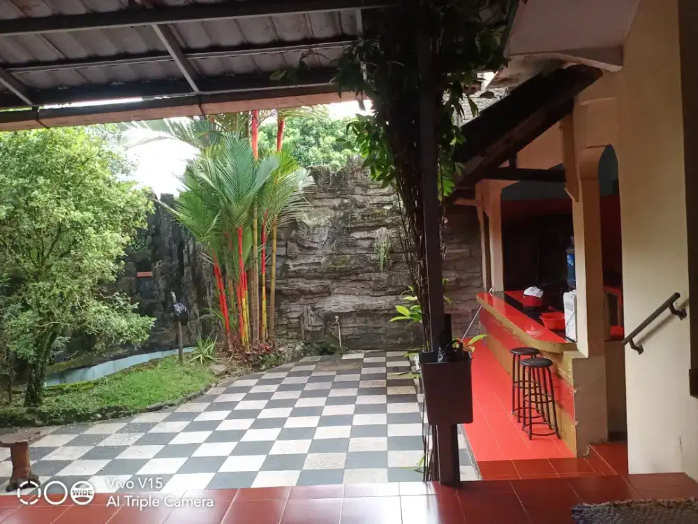 Rumah strategis pinggir jalan utama