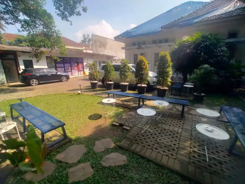 Rumah Strategis Tanah Luas Cocok untuk bisnis di Sayap Riau Bandung