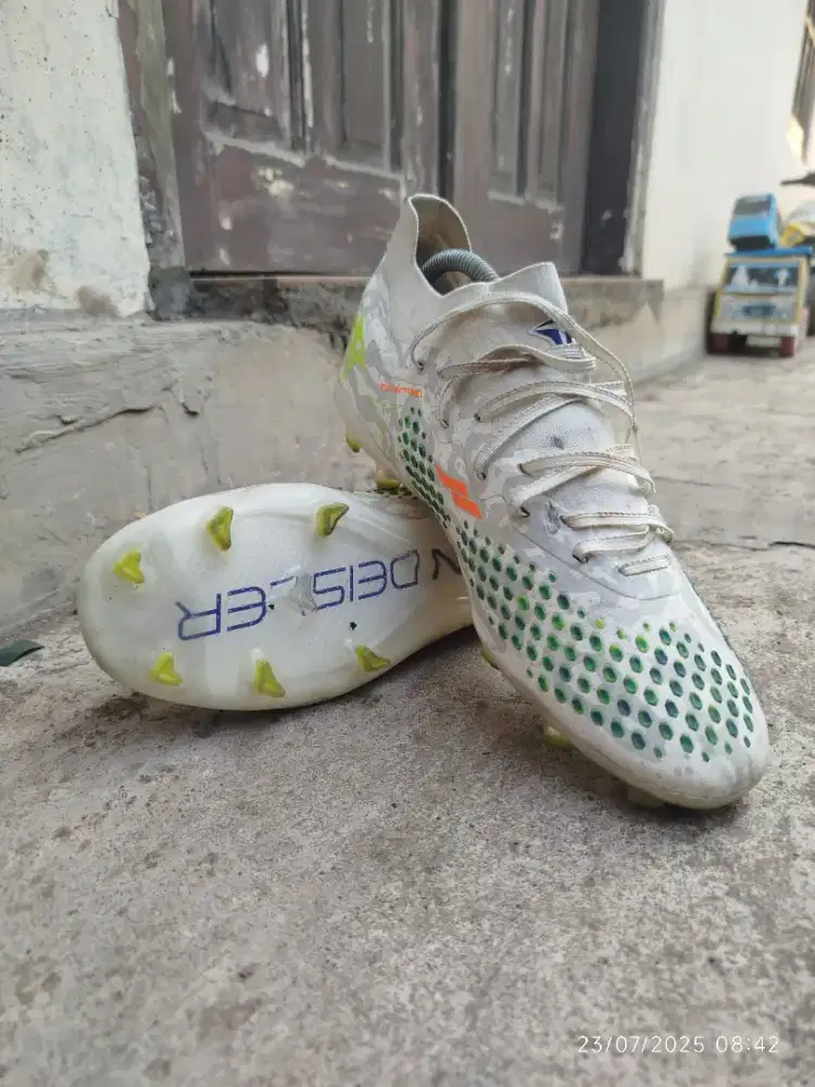 Jual sepatu bola mills