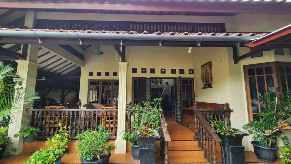 Rumah Mewah Fully Furnished Kayu Ulin di Jl Abadini dekat Mall Pondok Gede Bekasi (Tidak Banjir)