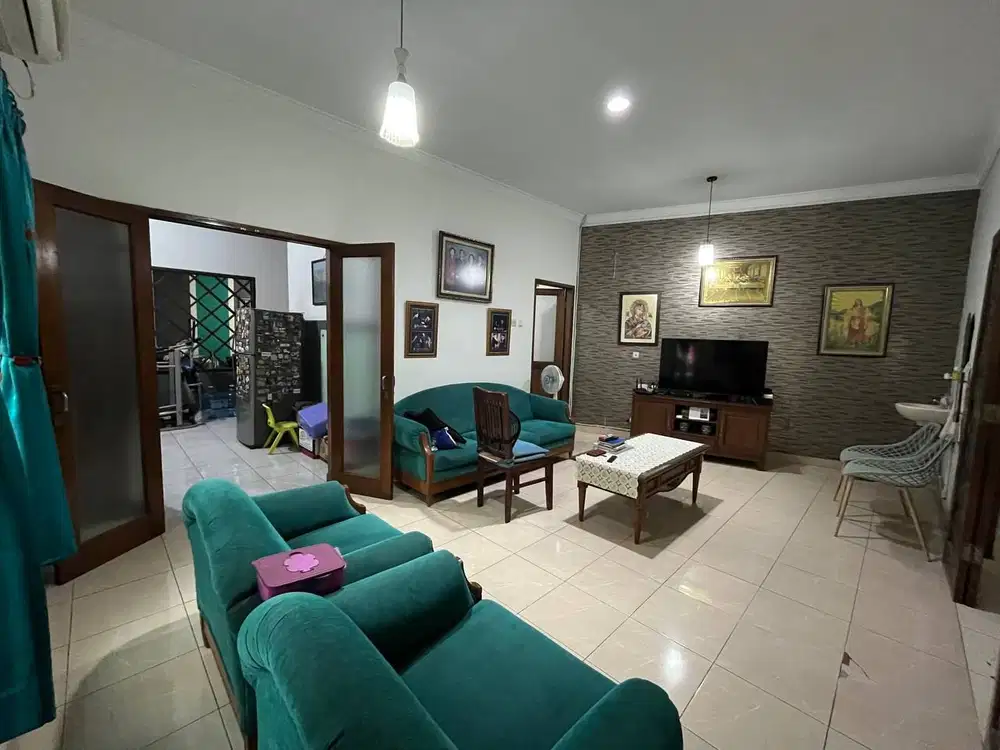 Dijual Rumah Dg Tanah Yg Luas Siap Huni Dekat LRT Jatibening