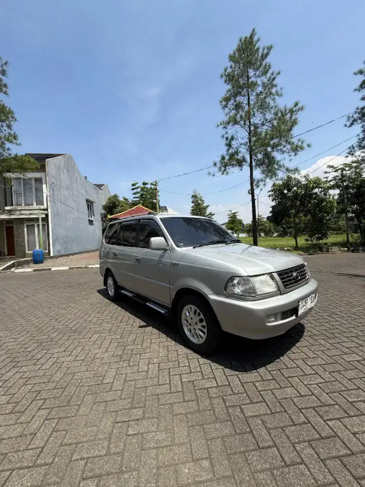 Toyota Kijang LGX 1.8 efi MT Silver Tahun 2000