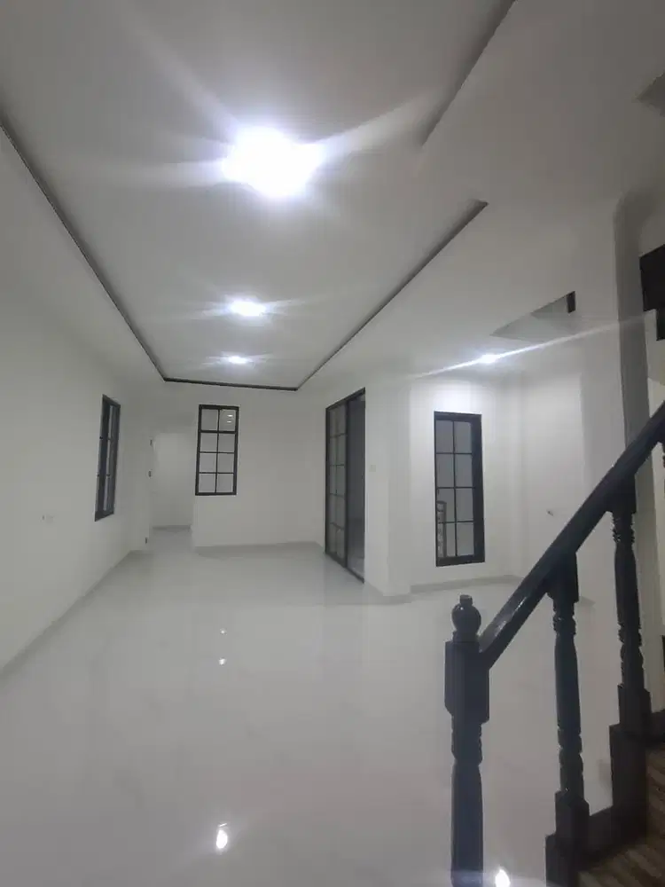 RUMAH BAGUS 3 LANTAI LT 200 LEGENDA WISATA CIBUBUR JAKARTA TIMUR