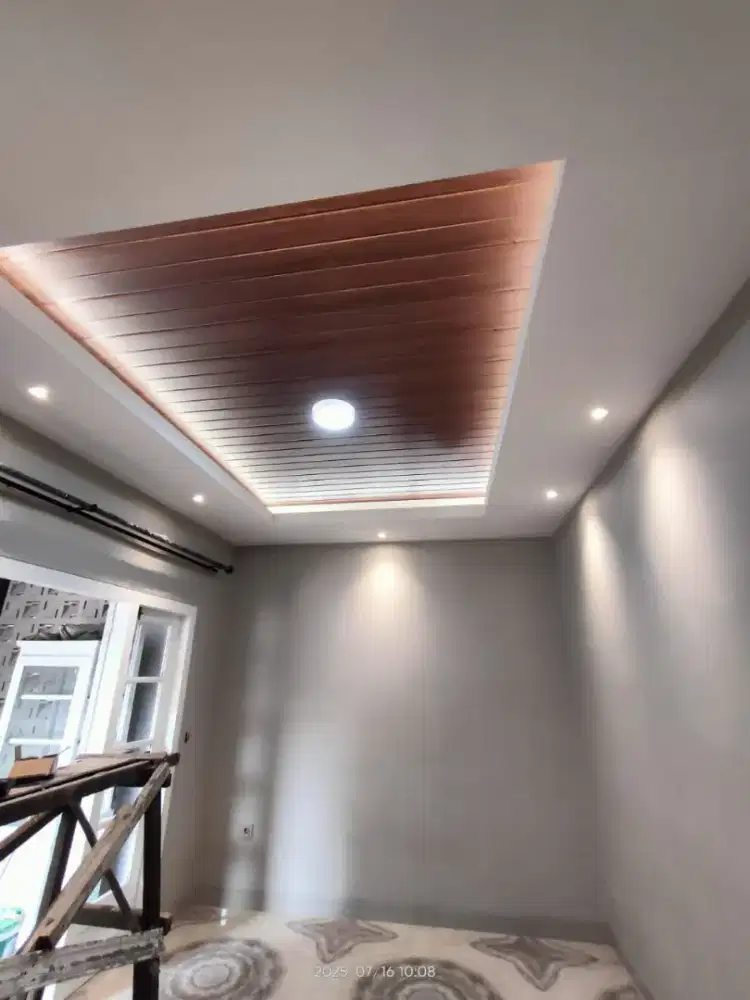 Dekorasi furniture kantor partisi gypsum dan pvc wpc murah ada molding