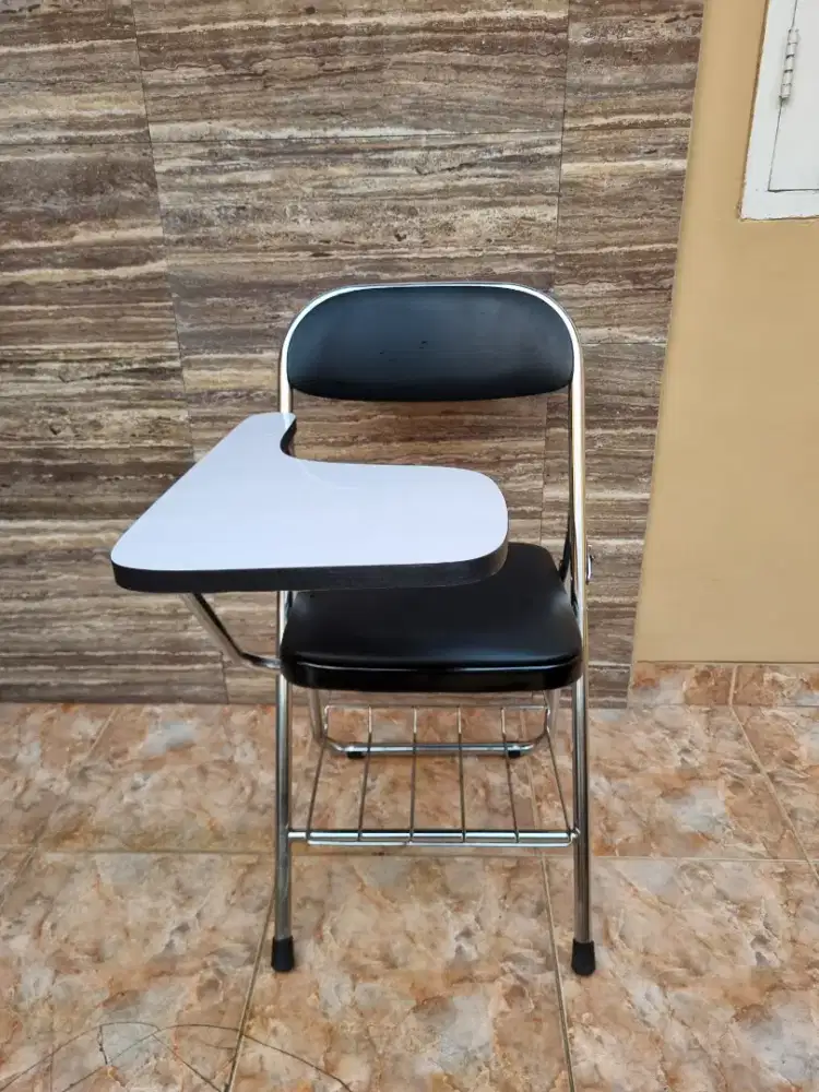 Kursi kuliah lipat dengan meja