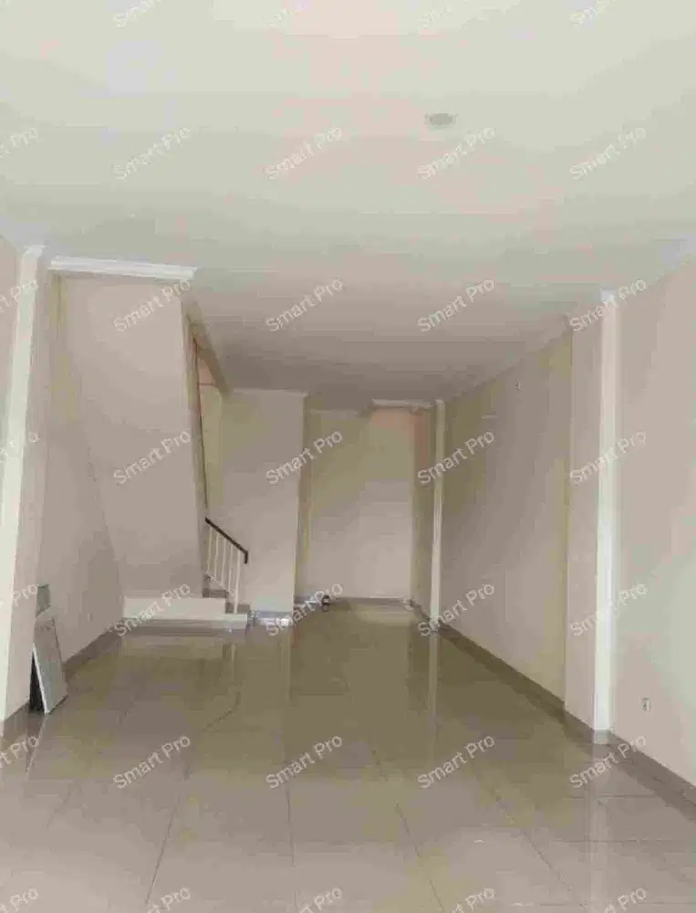 Ruko 3.5 lantai Green Lake City, lokasi strategis, bisa KPR