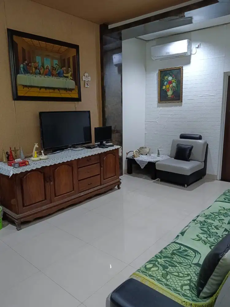 Rumah strategis 3 lantai Kelapa molek Kelapa Gading Jakarta Utara