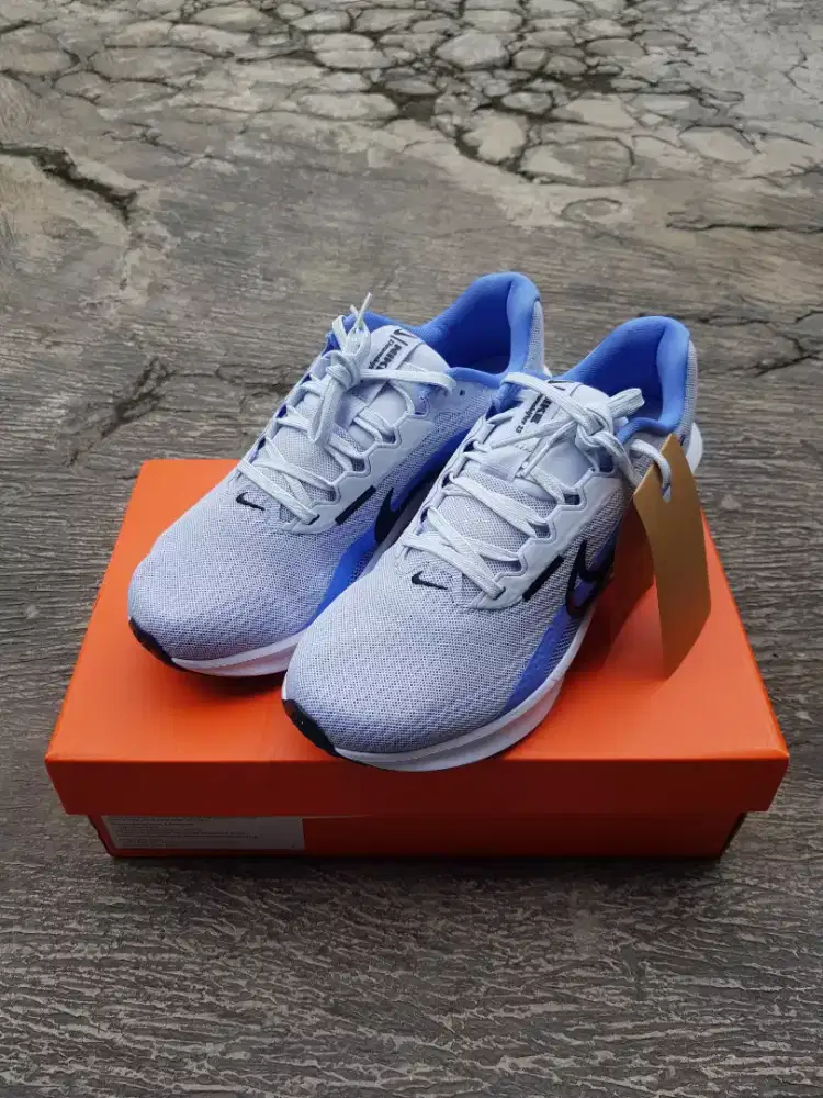 Sepatu Running Nike Downshifter 13