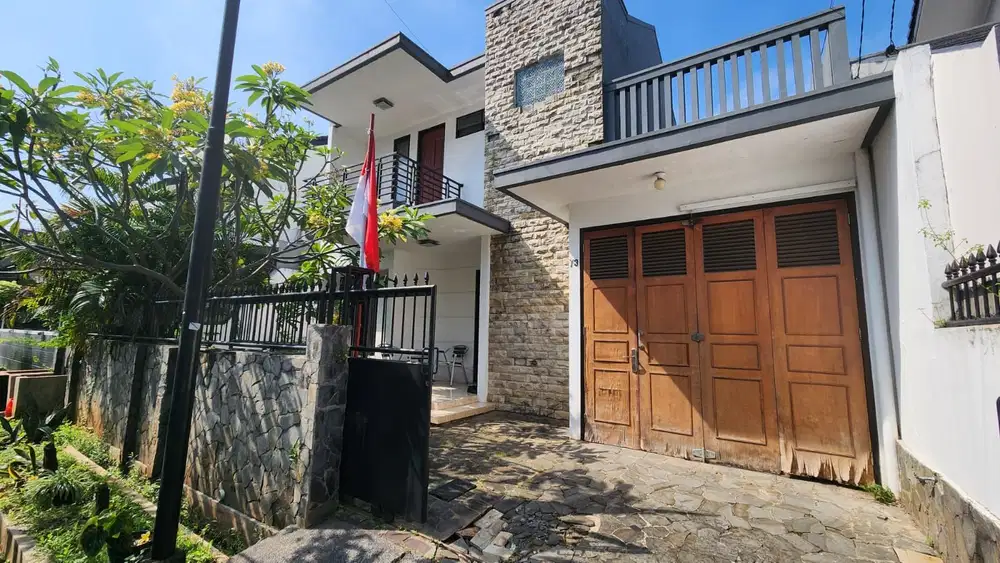 Rumah 2 Lantai Disewa di Cipinang Indah