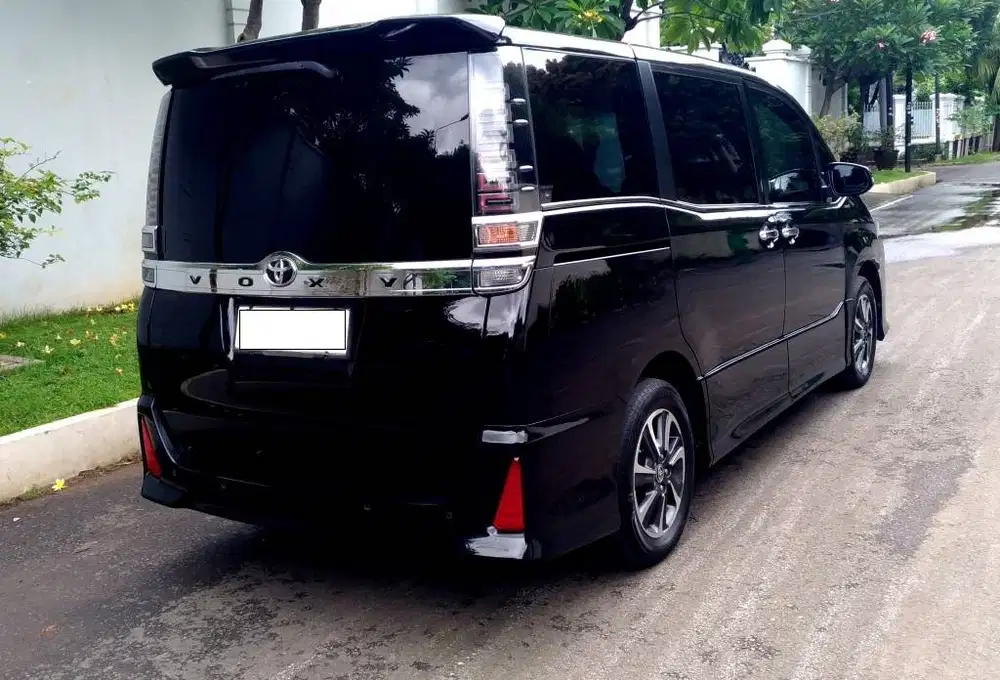 TOYOTA VOXY 2,0 MATIK 2018 TERAWAT ORIGINAL