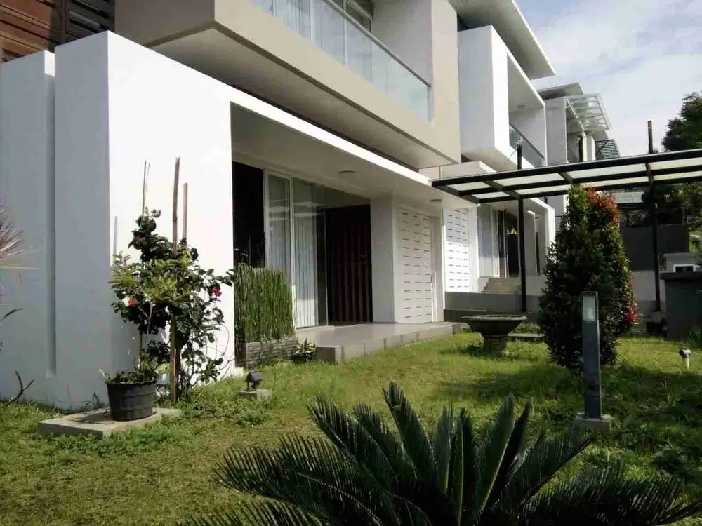 Rumah minimalis dalam komplek di Dago View