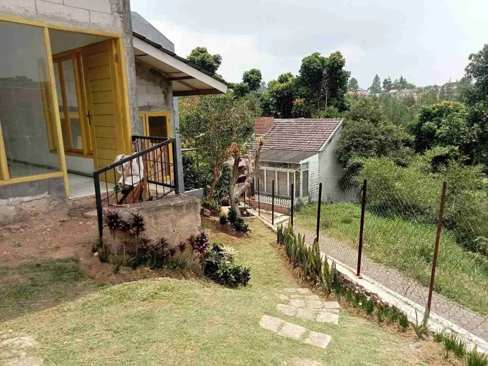 Jual cepat Tanah bonus bangunan di jalan utama sariwangi