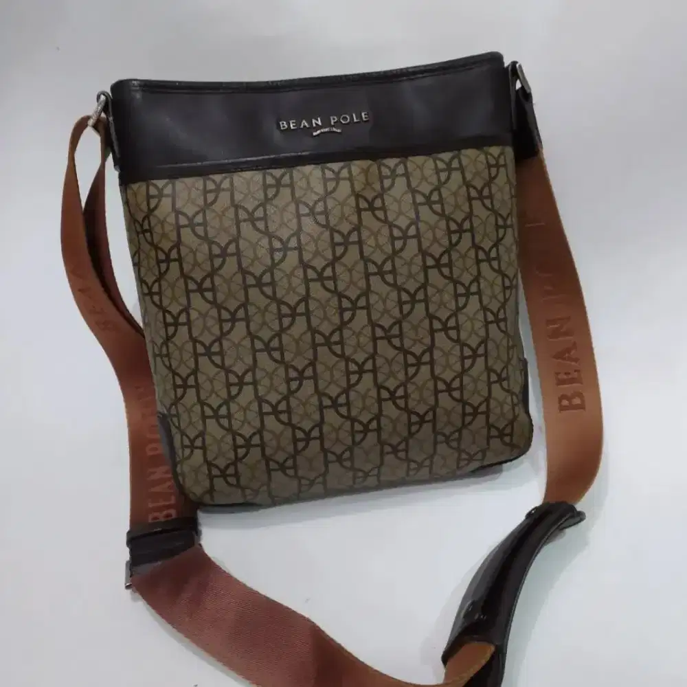 Tas selempang beanpole