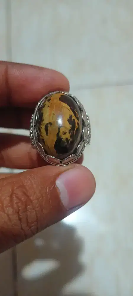 Batu akik mirip Pirus Persia urat emas