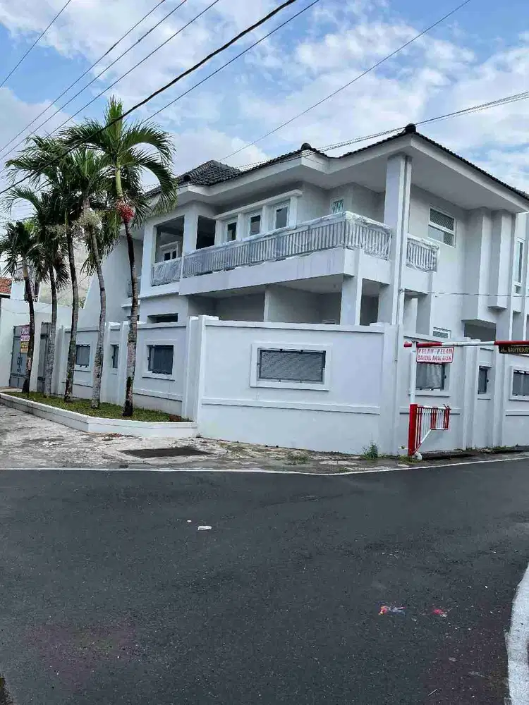 Rumah Baru Mewah 2 lantai 380m2 di Banyuanyar, Banjarsari, Solo