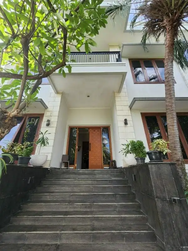 Rumah Mewah Bali Modern Siap Huni di Menteng Jakarta Pusat