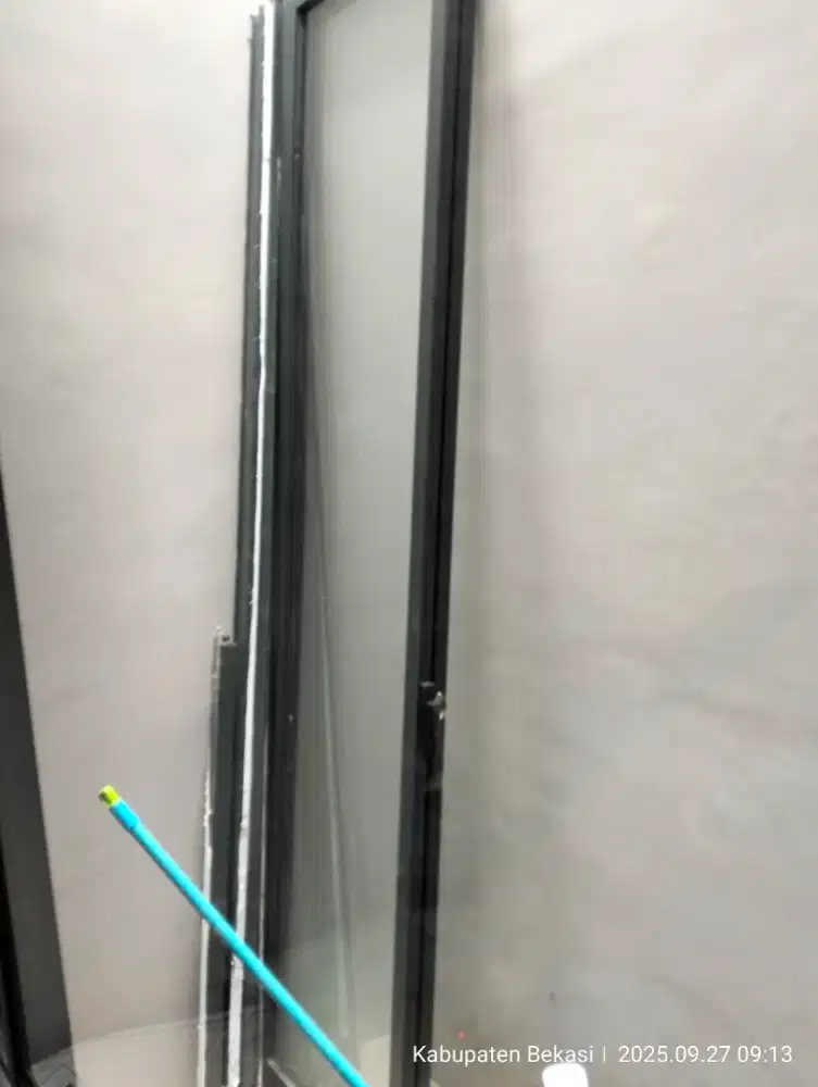 Pintu kaca sliding 2 pintu merek dekson