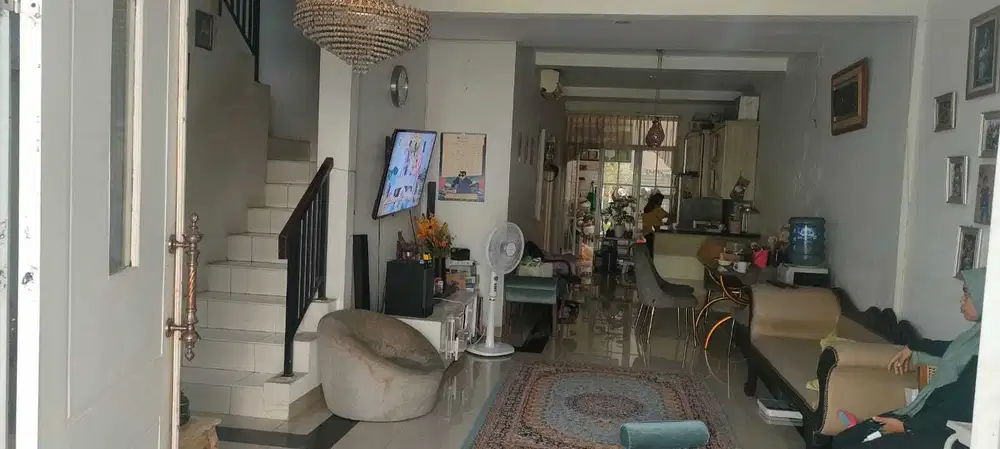Rumah 3 Lantai di Sevilla Park BSD Siap Huni