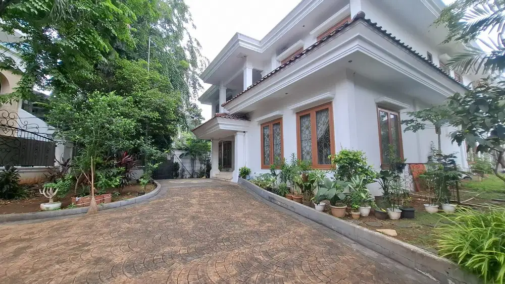 DIJUAL RUMAH MEWAH AREA KINTAMANI SETIABUDI HALAMAN LUAS