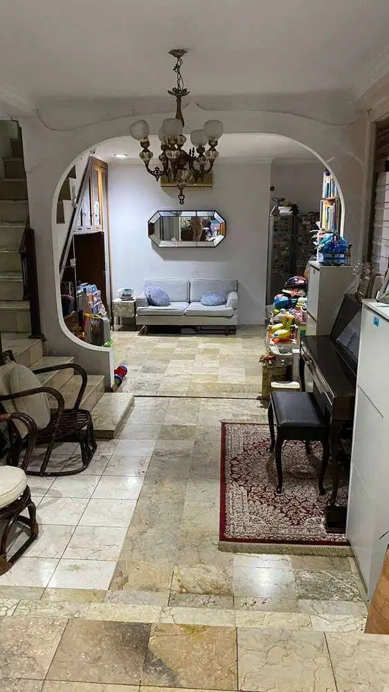 Rumah 3 Lantai di Tulodong Bawah Kebayoran Baru