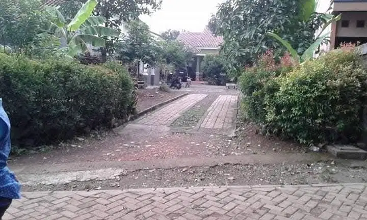 Tanah Dan 4 Bangunan Dekat Stasiun Serpong