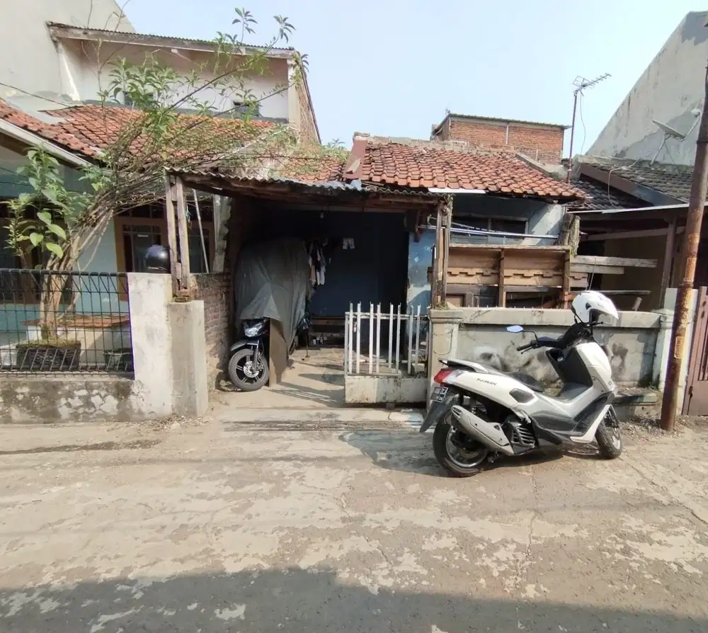 Rumah Strategis Dekat ke Jalan Utama di Taman Cibaduyut Indah