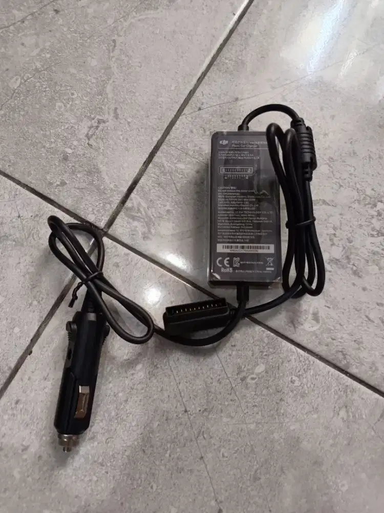 DJI Mavic Car Charger kondisi siap pakai.