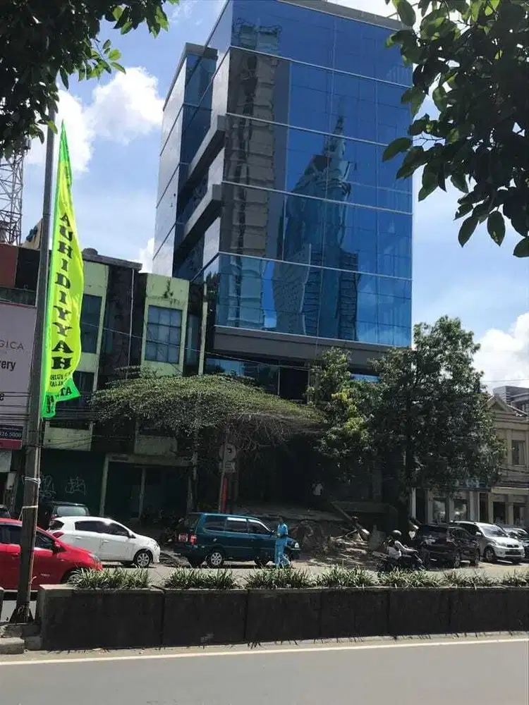 Gedung Kantor di Jl KH Mas Mansyur Selangkah Ke Sudirman