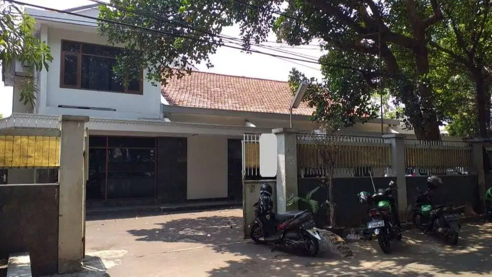Rumah di Darmawangsa Raya Luas 656m