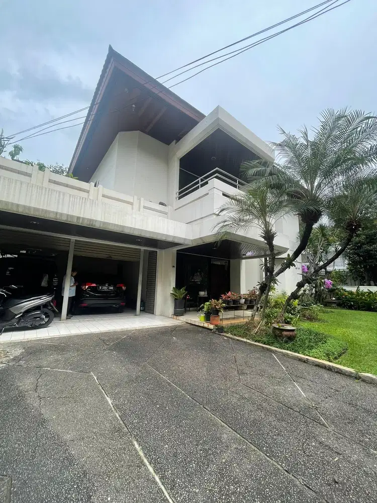 Rumah Luas di Mega Kuningan Jakarta Selatan