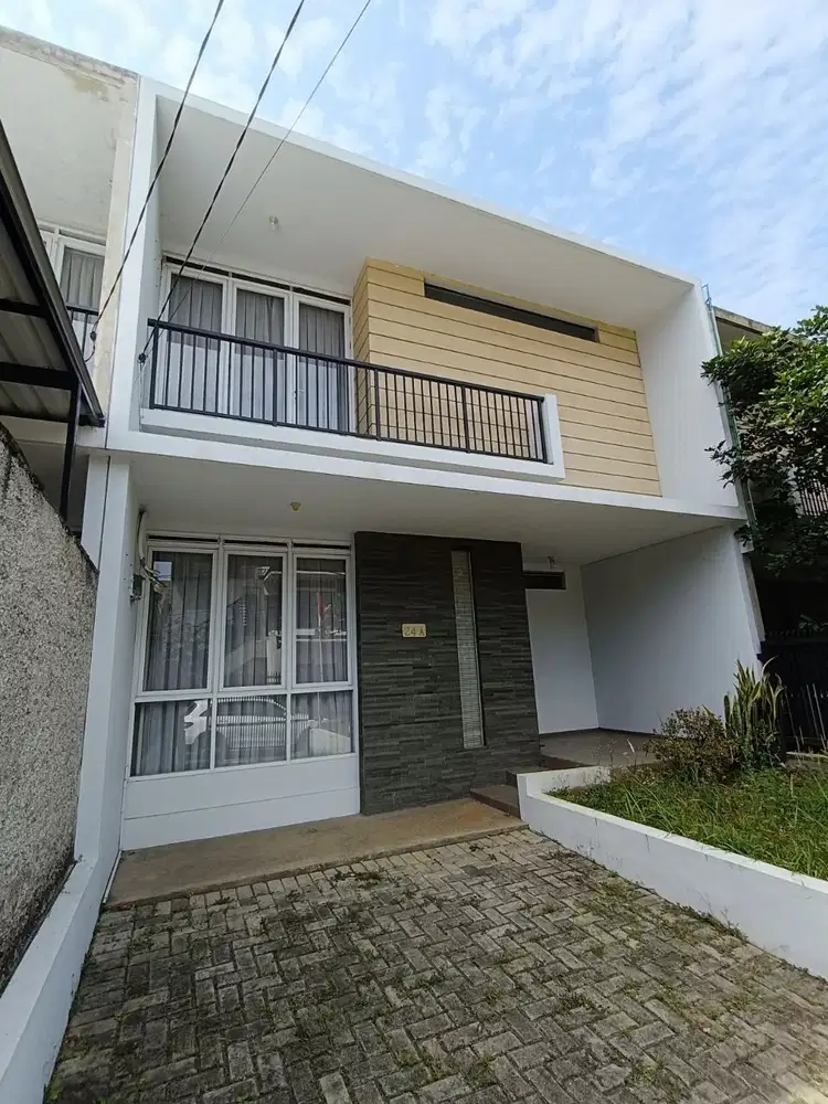 DIJUAL CEPAT RUMAH TERAWAT STRATEGIS DI PERUMAHAN GEGERKALONG SARIJADI