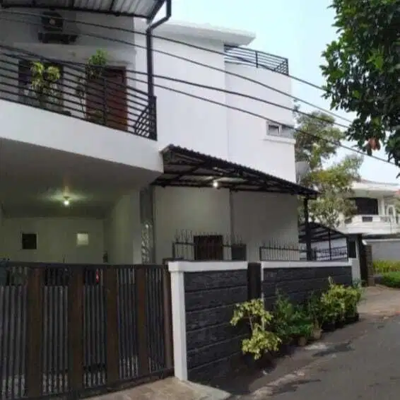 Rumah 2 Lantai Mezanine Siap Huni di Permata Hijau