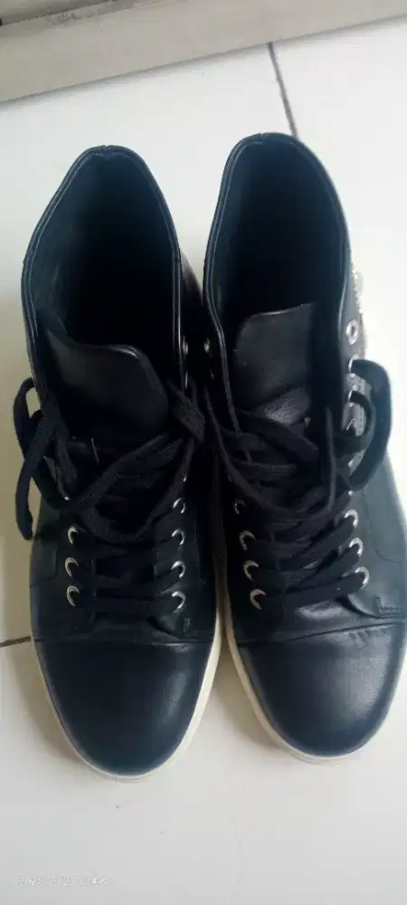 Sepatu branded gress