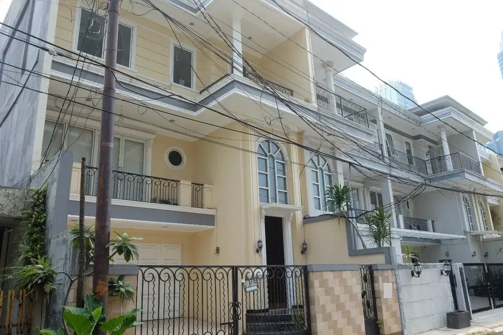Rumah di Setiabudi Dekat Sudirman 4 Lantai Siap Huni