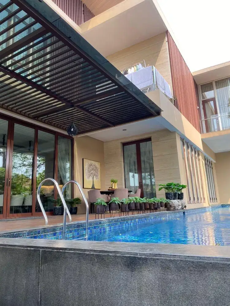 Rumah Cantik di Simprug Golf Jakarta Selatan