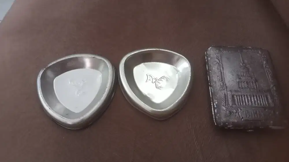 Tempat rokok Rusia dan asbak antik vintage