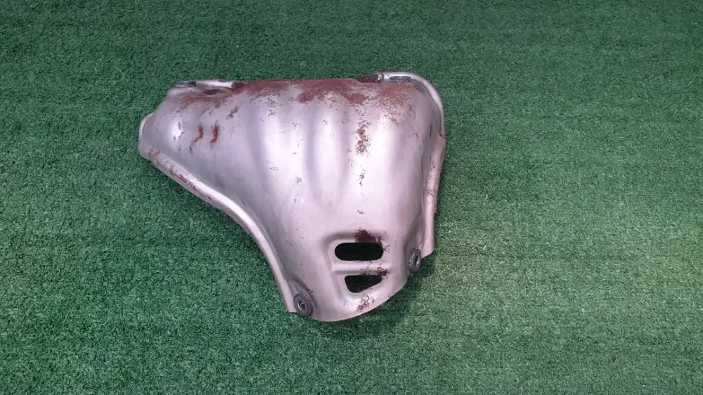 Cover pelindung panas manifold Toyota Camry