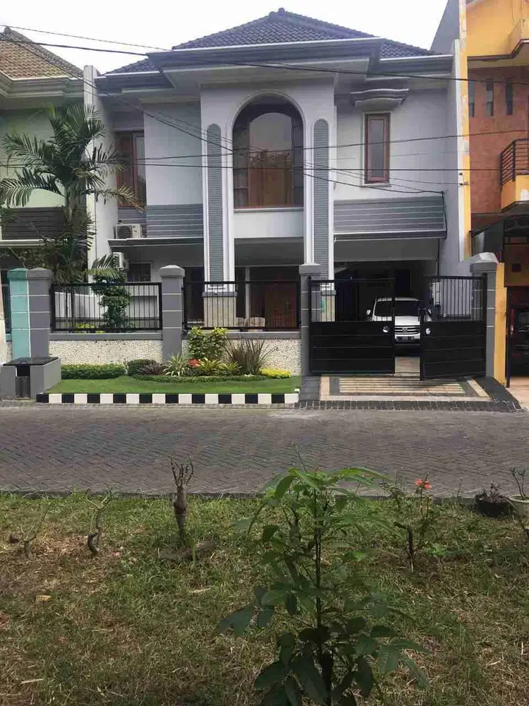 Rumah Terawat Babatan Pratama Bagus