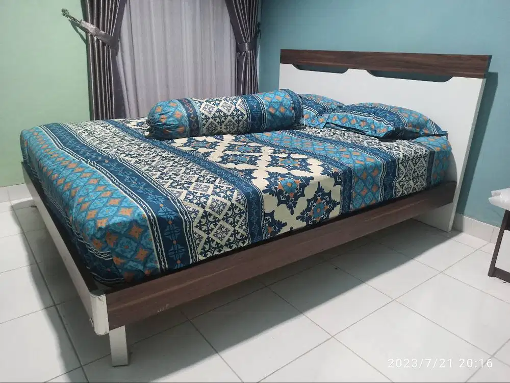 Bedroom Set INFORMA Onyx V Set Tempat Tidur Queen Mulus (Second)