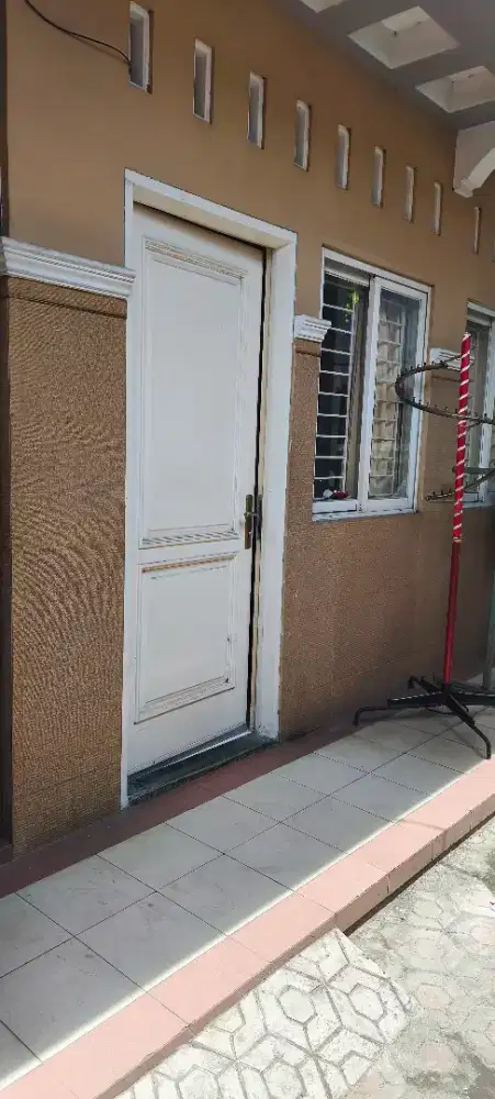 Di sewakan kost ( putri ) & kontrakan tolong baca deskripsi ya ka