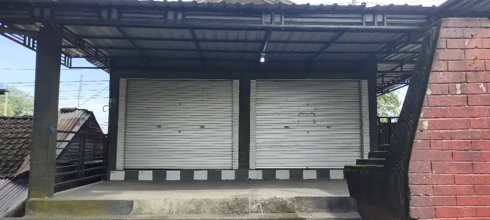 Disewakan bangunan usaha 2 lantai bekas cafe