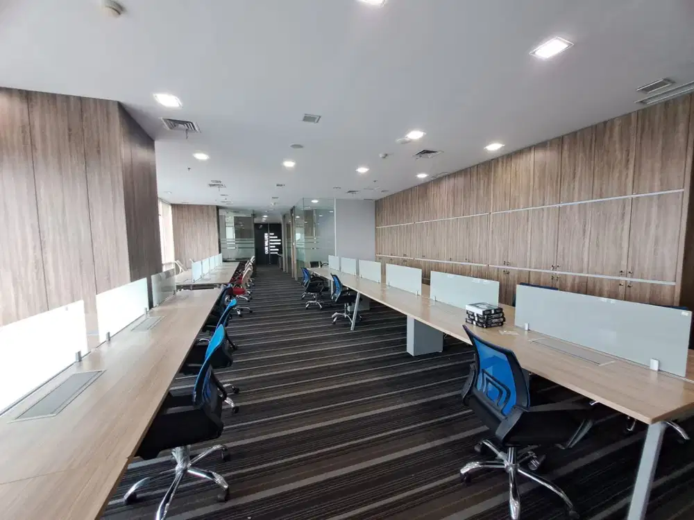 Sewa Kantor 321 m2 Sdh Siap Huni di SOHO Capital Central Park Jakbar